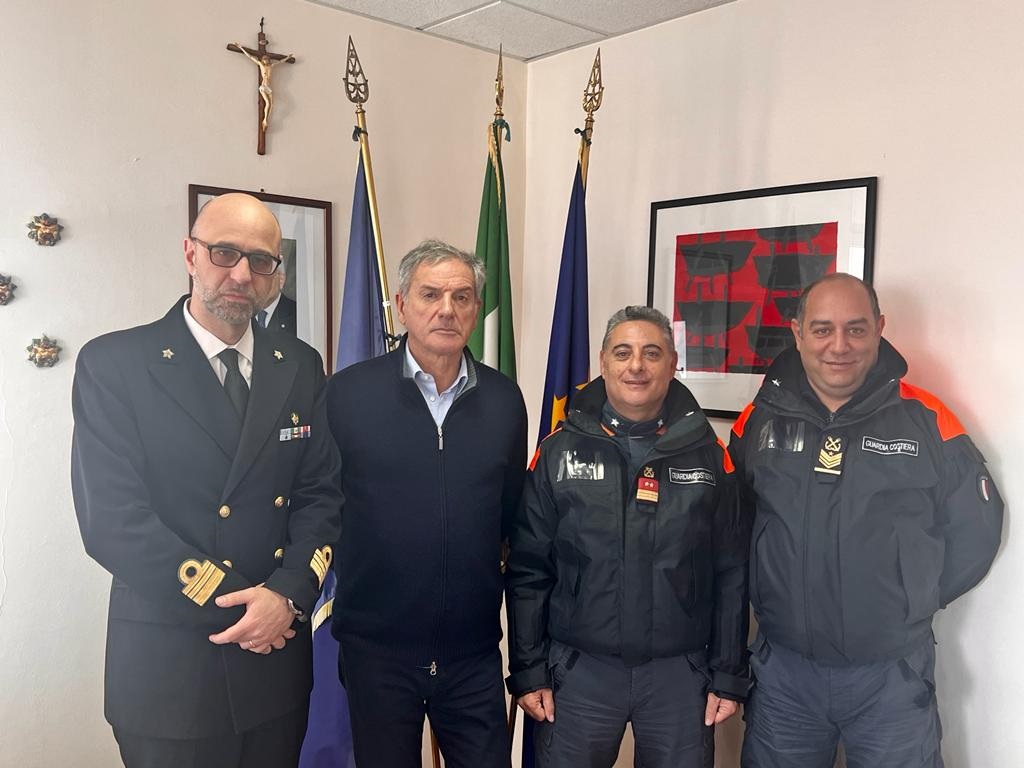 Il presidente dell’Autorità di Sistema portuale dei Mari Tirreno meridionale e Ionio, Andrea Agostinelli, si congratula con la Capitaneria di porto di Gioia Tauro per l’ottima riuscita delle operazioni di disincaglio della nave Msc Elaine